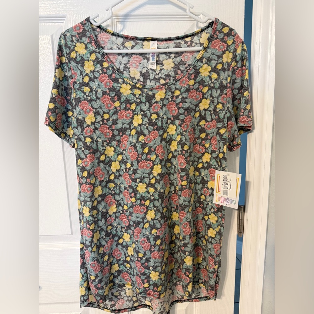 LuLaRoe Short Sleeve Shirt Lot Size Large NWT’s